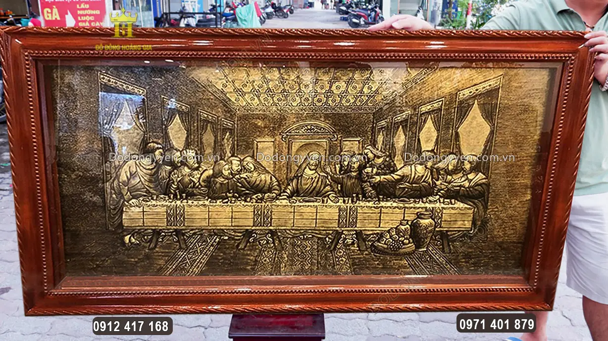 Khugn tranh bằng gỗ sồi được phun phủ chắc chắn